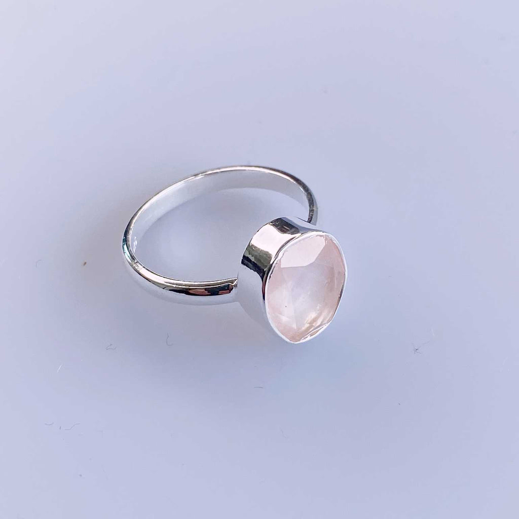 Rose quartz oval silver ring - Love To Shine On