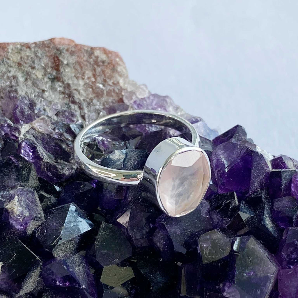 Rose quartz oval silver ring - Love To Shine On